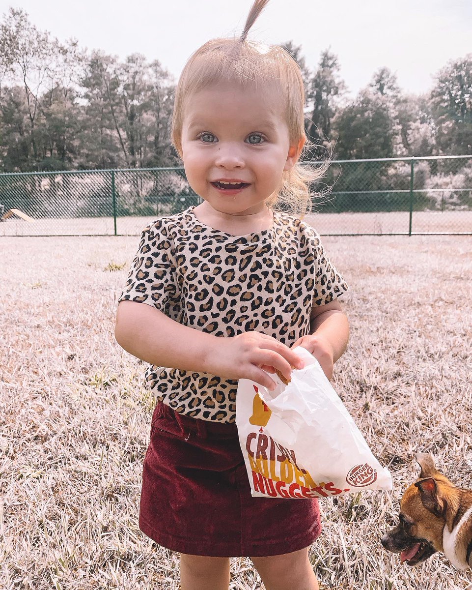 morgerando's tweet photo. Just a girl who loves her @BurgerKing nuggets 🤤💕 https://t.co/YmiUHcw0Jj