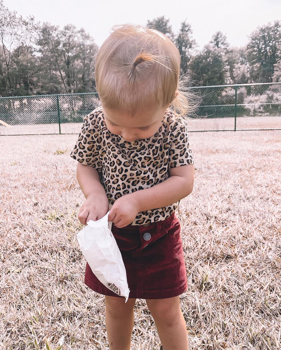 morgerando's tweet photo. Just a girl who loves her @BurgerKing nuggets 🤤💕 https://t.co/YmiUHcw0Jj