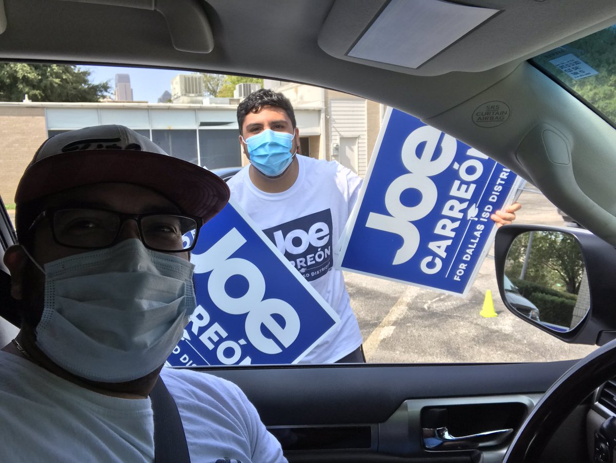 JesseForDallas's tweet photo. ¡Esta familia votará por @JoeBiden! Had a great time at the Labor Day Drive Thru Yard Sign Pickup shout out to @Joanna4Texas and @JoeCarreon #DallasISD #HD108 #LaborDay #Bracero  #BackYardPicnic ☀️ 🧺 🗳 https://t.co/QFOFR1jvVT