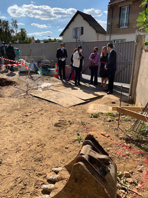 NadiaHAI78's tweet photo. Déjà des travaux en cours à #Orly où je me suis rendue sur le chantier de restructuration d’une école. La commune bénéficie d’un soutien financier supplémentaire de l’Etat grâce au plan 
#FranceRelance.
Ça, c’est du concret pour la ville et ses habitants ! https://t.co/iGmaWeovmh