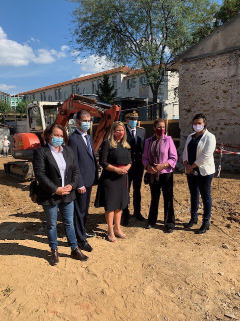 NadiaHAI78's tweet photo. Déjà des travaux en cours à #Orly où je me suis rendue sur le chantier de restructuration d’une école. La commune bénéficie d’un soutien financier supplémentaire de l’Etat grâce au plan 
#FranceRelance.
Ça, c’est du concret pour la ville et ses habitants ! https://t.co/iGmaWeovmh