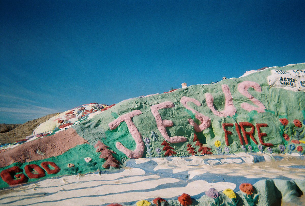 BeautifulDispos's tweet photo. by Rachel Kingsley
#SalvationMountain, #California
March #2017 
#God #Jesus #fire 
#BeautifulDisposable
#disposablecamera 
#35mm #film https://t.co/N5G6p9vsm8