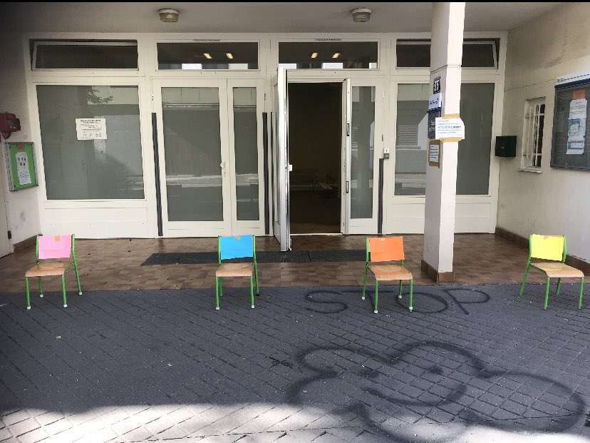 DeInclusif's tweet photo. Organisation pour récupérer son enfant sur le périscolaire emile zola. Plus de fluidité, mois d’attente chez les parents et moins de rassemblement. Pensez à vos cartes d’identité, merci!. #organisationCovid #centredeloisirs @mairie15 @pbloche https://t.co/U6XJNiQ8s5