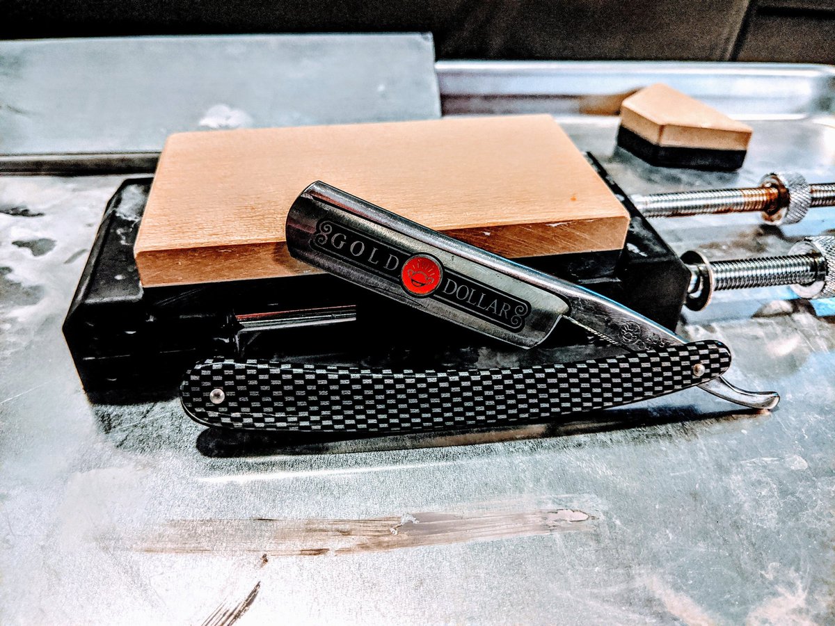 youtu.be/XzW5DrJnAAQ

Hey y'all I just finished a video where I do a  test shave of my first edge! I'd be honored to hear any comments, questions, or advice regarding anything in the video. Thank you so much for your time!!

#shave #straightrazor #wetshaving #GoldDollar