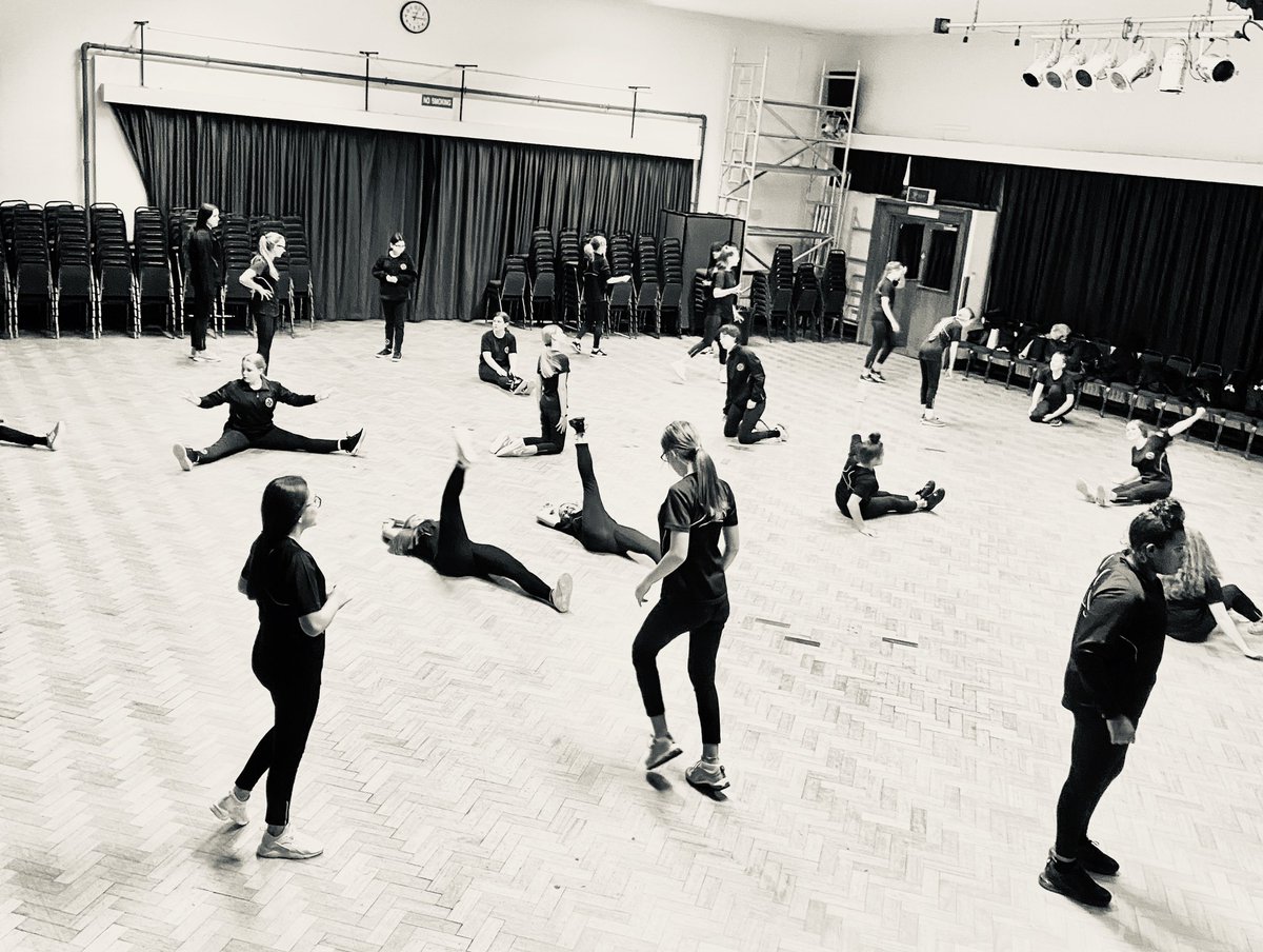 zhughessandhigh's tweet photo. So great to have our classes back dancing in the new normal way! Yr 9 smashing a choreography workshop #tilted https://t.co/22SBnBCYuq
