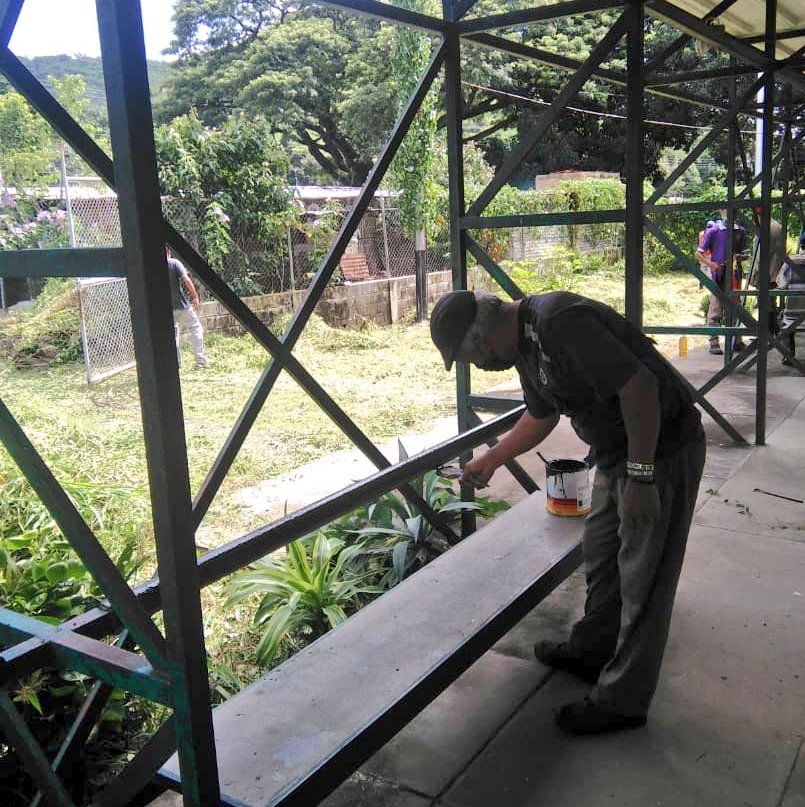 FelixR_JPSUV's tweet photo. Gracias a la articulación entre el equipo de Servicios Públicos y la Dir. Cultural y Turismo, se ha venido ejecutando un plan de mantenimiento y rehabilitación integral a los espacios donde se desarrolla la cultura municipal.
#Hoy iniciamos con el Espacio Cultural Carlos Galindo. https://t.co/keXVFN38pI