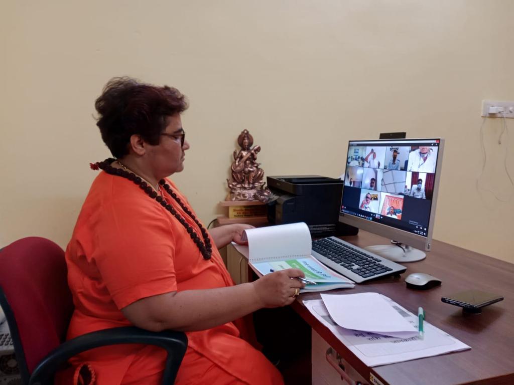 sadhvipragyag's tweet photo. जिला विकास समन्वय और निगरानी समिति (दिशा) की वर्चुअल बैठक आज 7/9/2020 को आयोजित की गई।बैठक में कोरोना की रोकथाम हेतु सांसद मद से दी गई एक करोड़ की राशि की कार्ययोजना,बाढ़ एवं आपदा राहत और धार्मिक त्योहारों की व्यवस्था के संबंध में चर्चा की गई। @narendramodi @JPNadda @SuhasBhagat https://t.co/HsXfiSHUUR