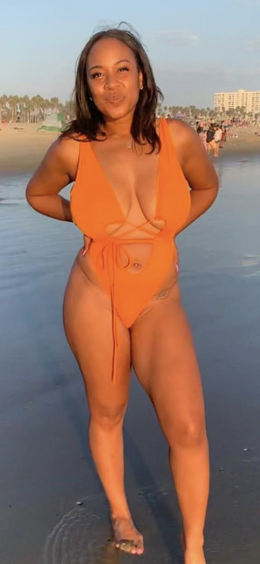 dabuttlover69's tweet photo. Pretty Sexy Cool #thickerthanasnicker #thicksexy #totalpackage #sexyaf #datsmile #LaborDayWeekend #LaborDayWeekend2020 #LaborDay #blackbooty #yum #smackable #suckable #beachday #thickology #thickologist #hips #thickhipsrockships #allnatural #thickthighssavelives #thicktitties https://t.co/z4vy0zB930