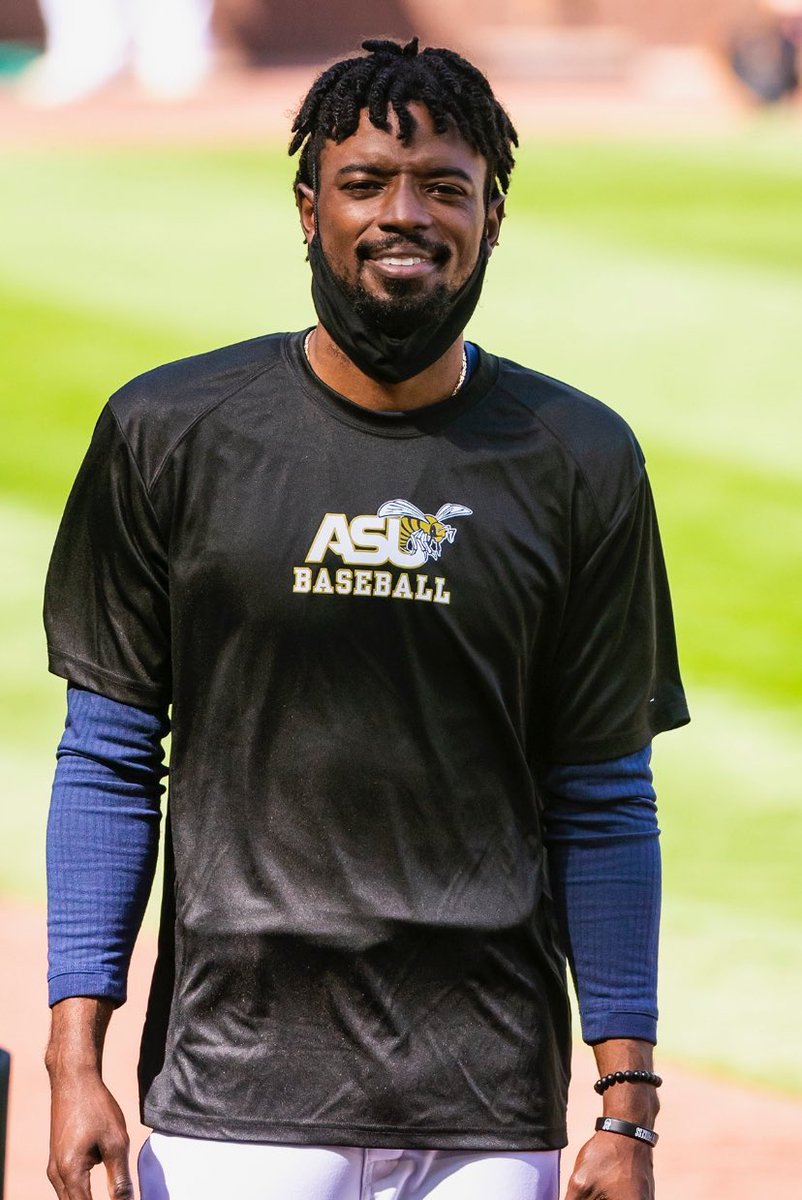 BamaStateSports's tweet photo. Dee Strange-Gordon (@FlashGJr) and White Sox first base coach Daryl Boston rockin’ the @BamaStateBB gear in the @MLB! 

#STATEofMind https://t.co/VAa4ByDUfD