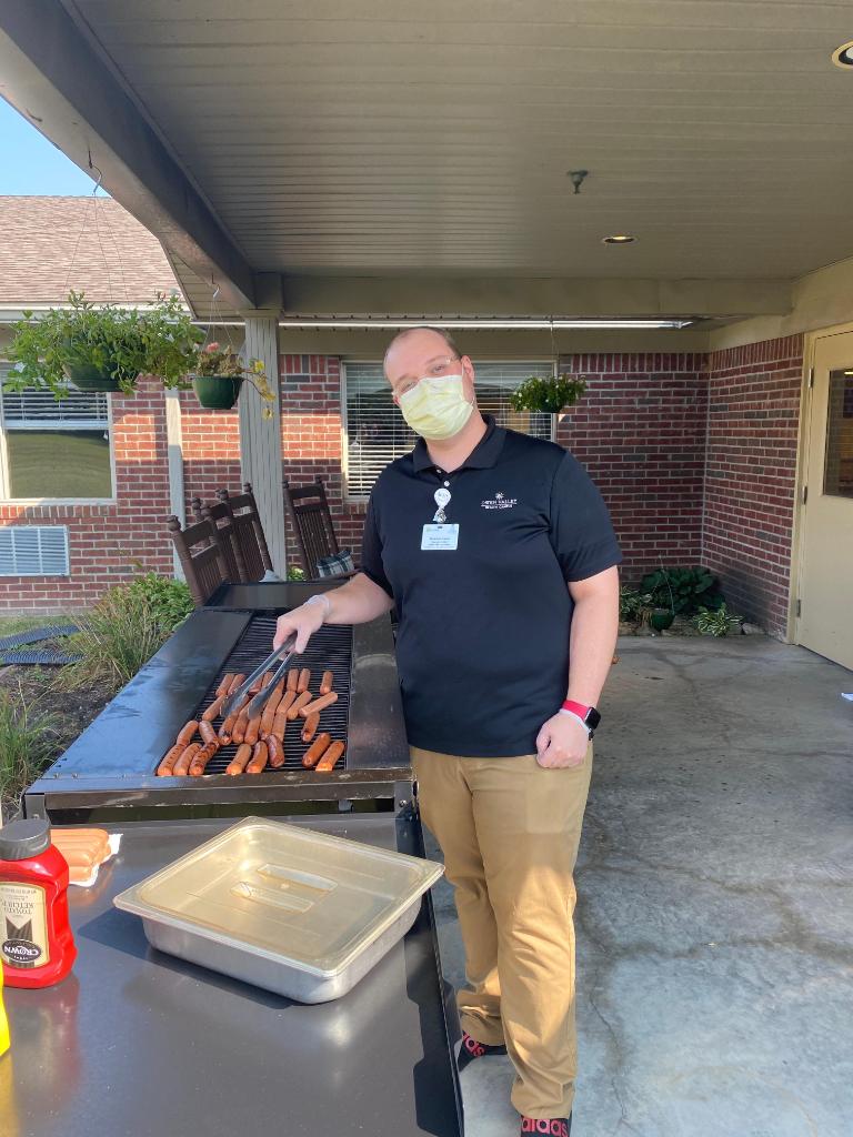 OwenValleyHC's tweet photo. Our Legacy director is grilling up hot dogs for our staff! Happy Labor Day! https://t.co/eZmfQhH3Tt