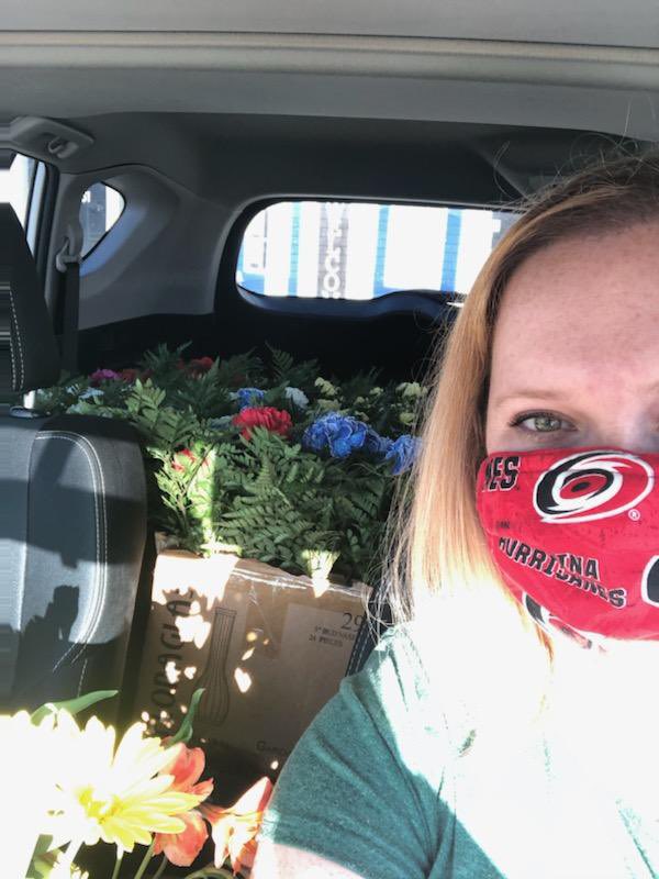 AkilahDavisTV's tweet photo. SO SWEET: I’ll introduce you to “Project Not Forgotten.” Jeffrey's Florist in Harnett County has brought so much joy to residents living in nursing homes using his talent and business during this pandemic. I’ll tell you how at 5:30.#ABC11 https://t.co/l9gYIx5am4