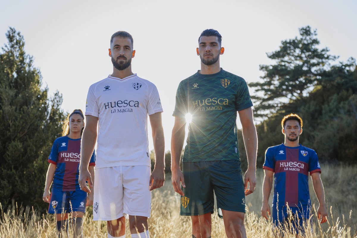 SDHuesca's tweet photo. 𝗟𝗹𝗲𝘃𝗮𝗺𝗼𝘀 𝗹𝗮 𝗮𝘃𝗲𝗻𝘁𝘂𝗿𝗮 𝗲𝗻 𝗹𝗮 𝗽𝗶𝗲𝗹

Lo demuestran las equipaciones con las que regresamos a #LaLigaSantander.

Tres cuidados diseños llenos de guiños a nuestro territorio, para un equipo que jamás se rinde.

🏔🔵🔴

#ElHuescaEsAventura https://t.co/eqjQIQQonc
