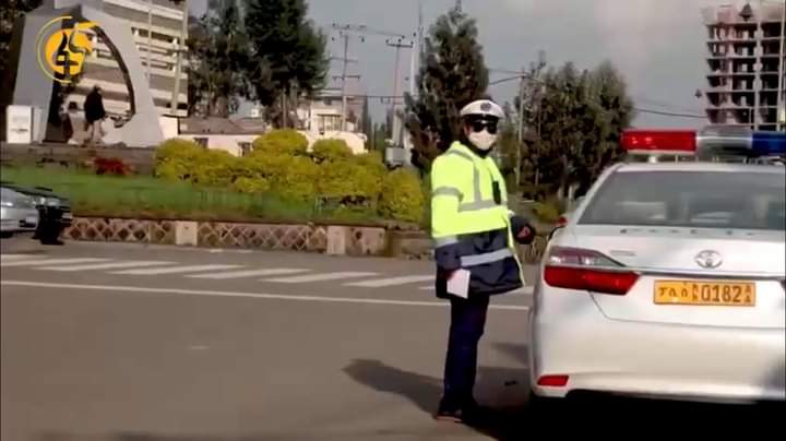 ይሄ ሰዉየ በቃ ጨለለ ማለት ነዉ......deeply attacked by narcissitic personality disorder.....i think the man have to see a psychiatrics.....What makes me laugh is the thing ስጦታ ሰጦ ካላወቁት...አብይ ነኝ 😅😅