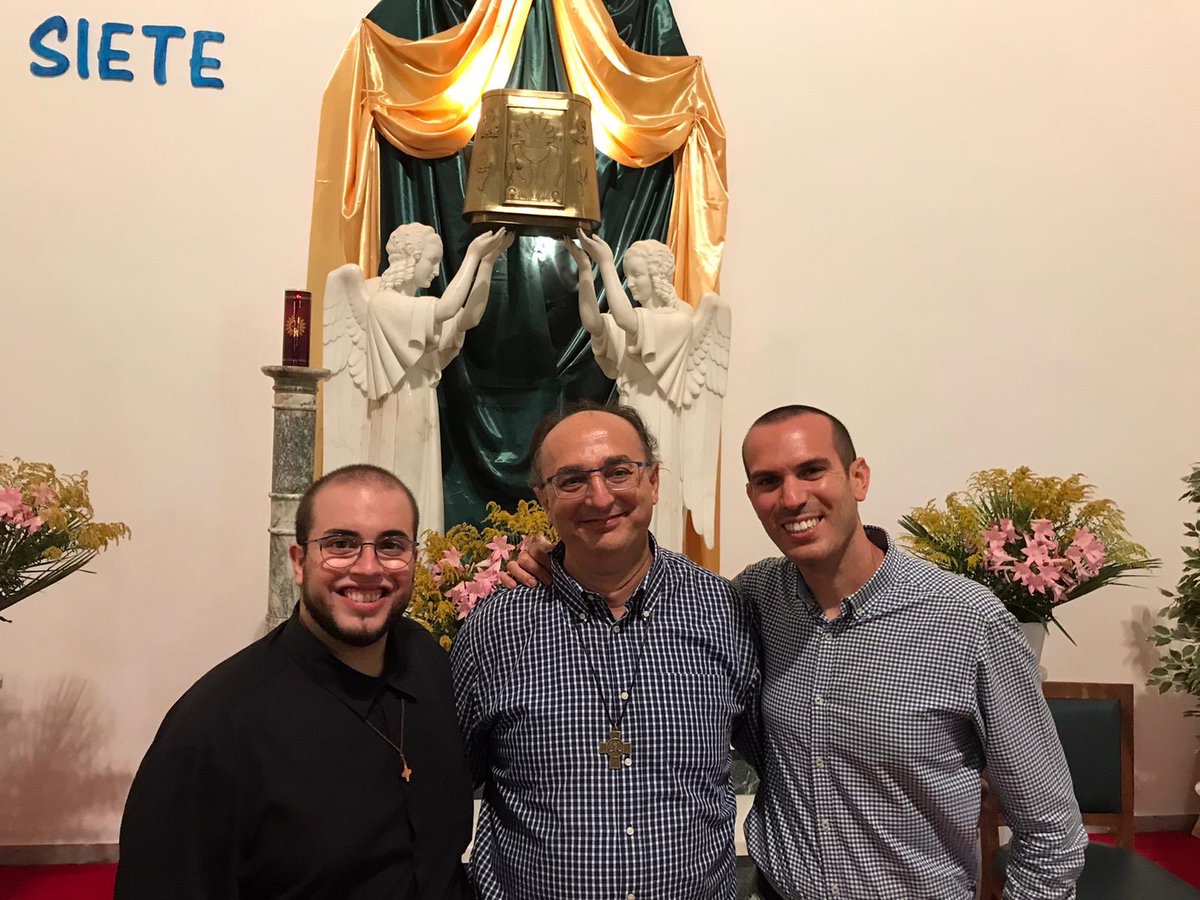 SalesianosSSM's tweet photo. Dani García y José García comienzan en Genzano (Roma) el año de Noviciado, les acompaña el salesiano Paco Santos. También aparecen los dos novicios que han concluido este año y profesarán este viernes 11 en Madrid. ¡Rezamos por vosotros! https://t.co/5RP2cL8mtG