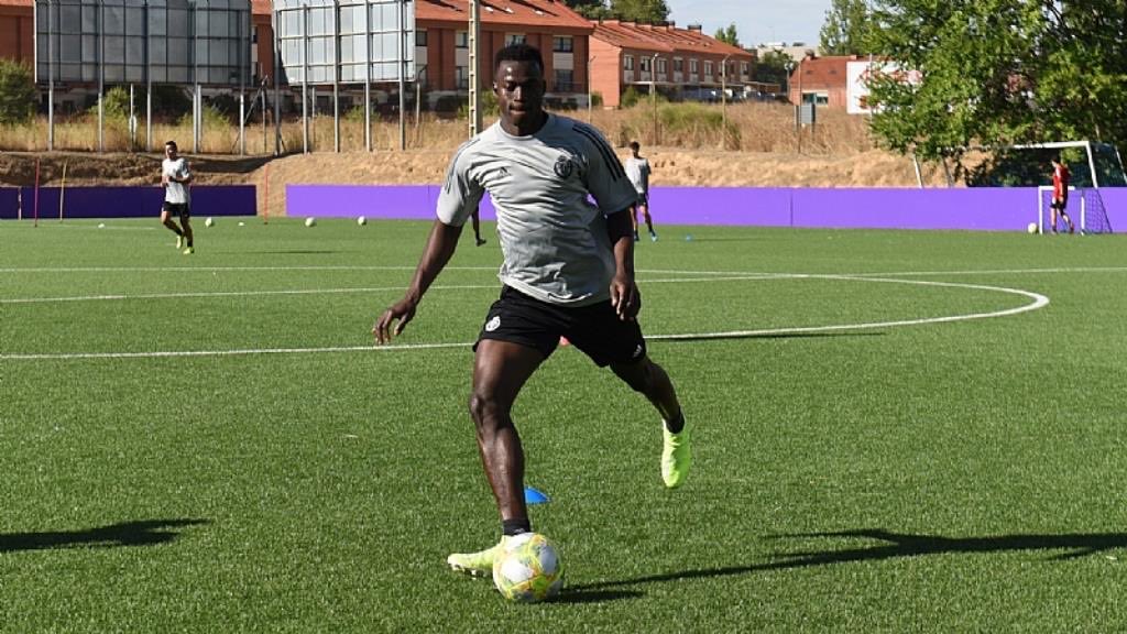 SystemFoot's tweet image. [#Liga🇪🇸] #Valladolid prolonge Isaac #Amoah jusqu’en 2023 !