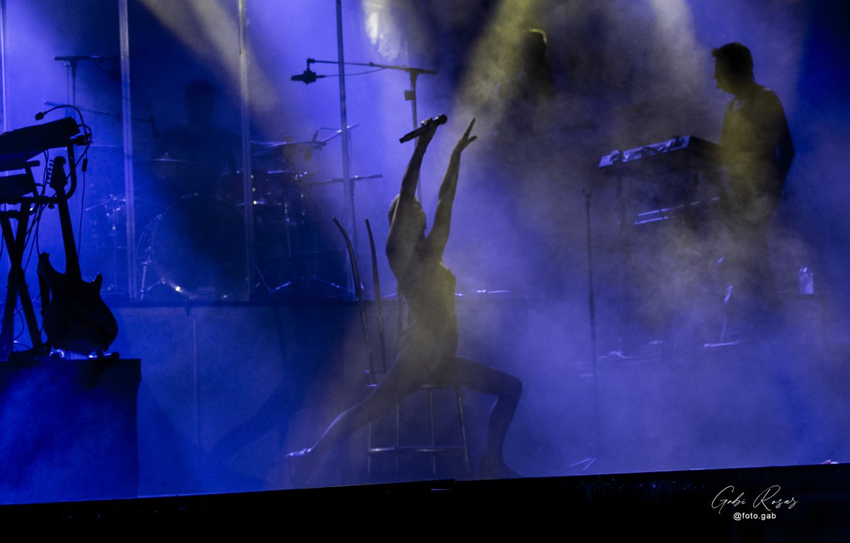foto_gab's tweet photo. El #7deseptiembre no puedo olvidarme de @girahijadelaluna y @RobinTorres_ cantando ese temazo en el @FPedralbes ... Piel de gallina...
.
.
.
.
.
.
.
#fotografiamusical #musicphotography #mecano #tributoamecano @greencowmusic https://t.co/4nhvZyNpoK