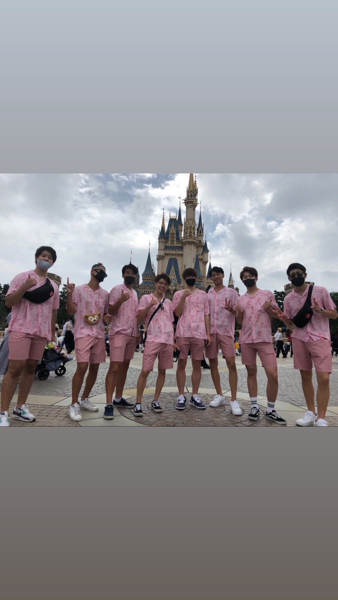 tyoneyouya's tweet photo. 場違いディズニー楽しかったね！
#ピンクパンサー#場違いディズニー#黒田肩パン黒あざ#ピンクコーデ https://t.co/FGyU07Cv33