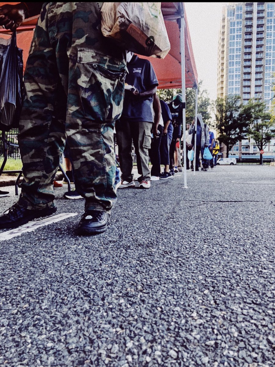 acjphoto's tweet photo. About one-third of households lack basic savings accounts, while fewer than 60% say they’ve been able to save cash for an emergency.

Millions of middle-class Americans are just one missed paycheck away from poverty, with 4 of 10 considered "liquid-asset poor,". #BlockLoveCLT https://t.co/W9rd15X5MQ