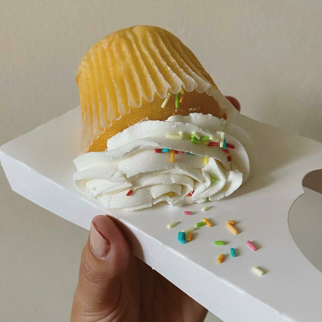 bubblejam's tweet photo. My birthday cupcake arrived like this... π sums up 2020 pretty well! π (it tasted good though) #happybirthdaytome #oops #cupcakefail https://t.co/r6fR2tU4HD