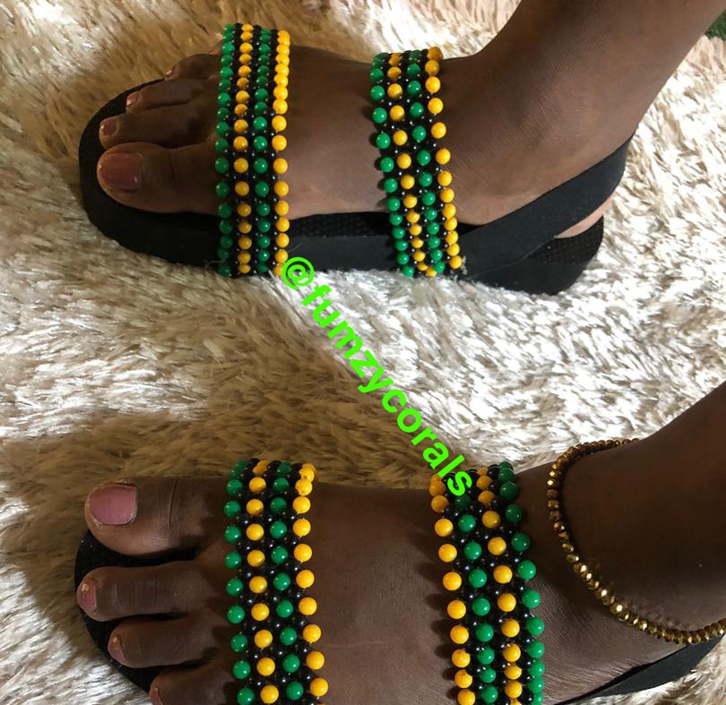fumzy_corals's tweet image. Our "ARIKE" flip flop sandals are ready to be shipped..
Delivery is made nationwide...
_
_
#flipflopsandals #sandalsbyfumzycorals #beadmaker #sandals #fumzycoralstotheword