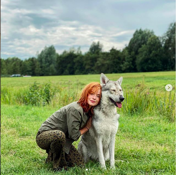 xExpertHealer's tweet photo. ⇢ Phoebe
                       Cazadora de Artemisa.

         ⋮  Griega.
         ⋮  15 eternos años
         ⋮ Hija de Apolo, por desgracia.
         ⋮ La mejor sanadora del mundo.

                  ⋮ Luca Hollestelle.

   ❝━━Aut viam inveniam aut faciam.❞ https://t.co/1A5AzQMxkb