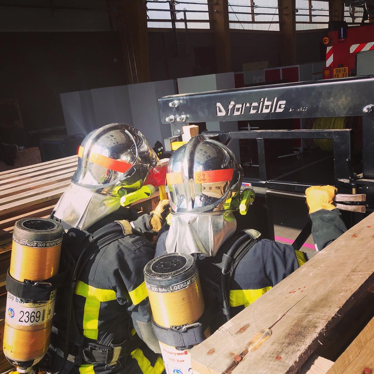 WalloisR's tweet photo. Début des formations 🪓⚒🚪pour le #sdis80 avec des outils innovants et des stagiaires gonflés à blocs .
Merci #Halligantool #dforcible #learder #fireandrescue #rhinoevac https://t.co/NrxpKblkcR
