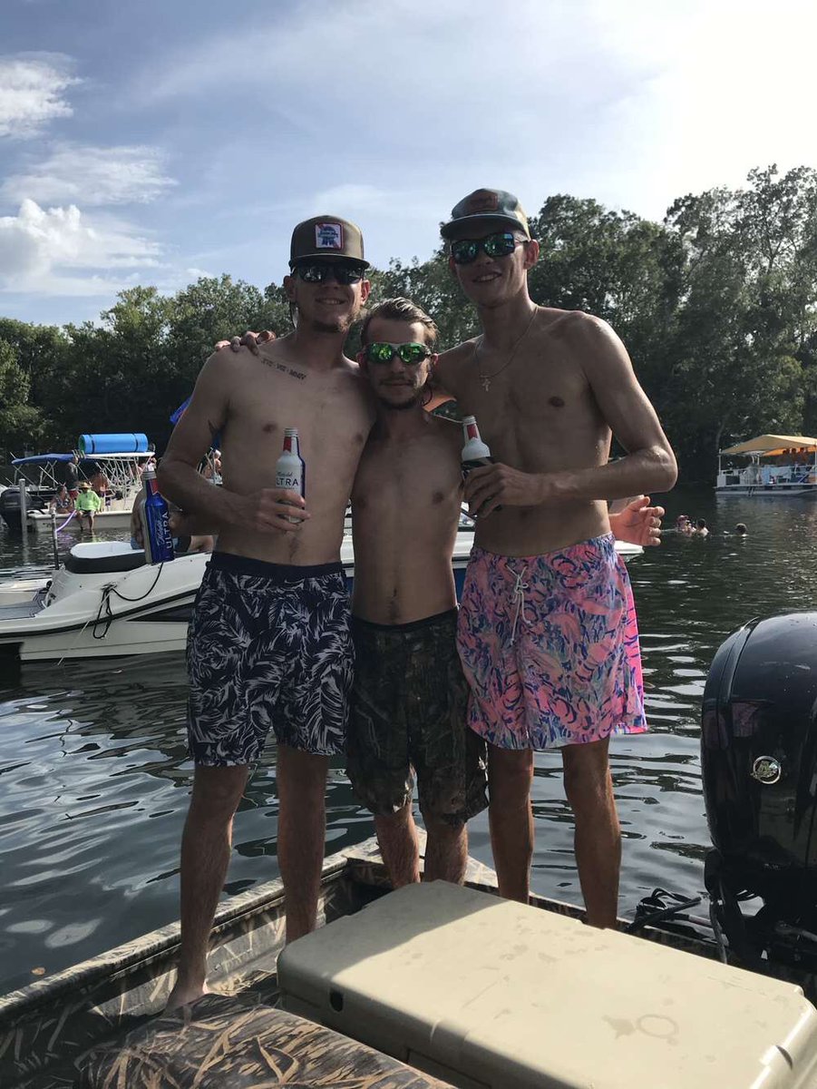 mattbboatin's tweet photo. Don’t mind are ugly stepchild https://t.co/WJdgSrIjbB