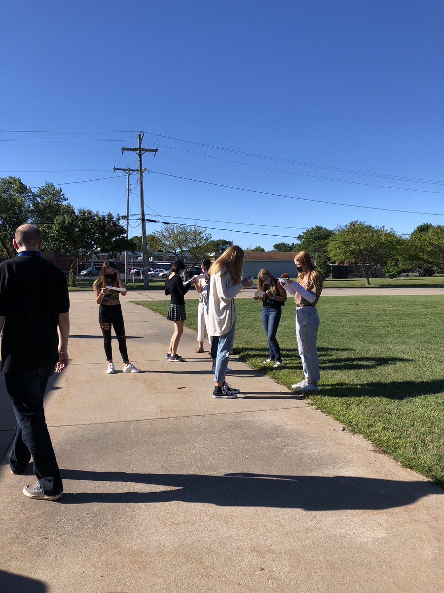KellyWayne88's tweet photo. @academyowhs getting creative with our outdoor spaces to build relationships. #AcadFam https://t.co/D1BzSc0ygR