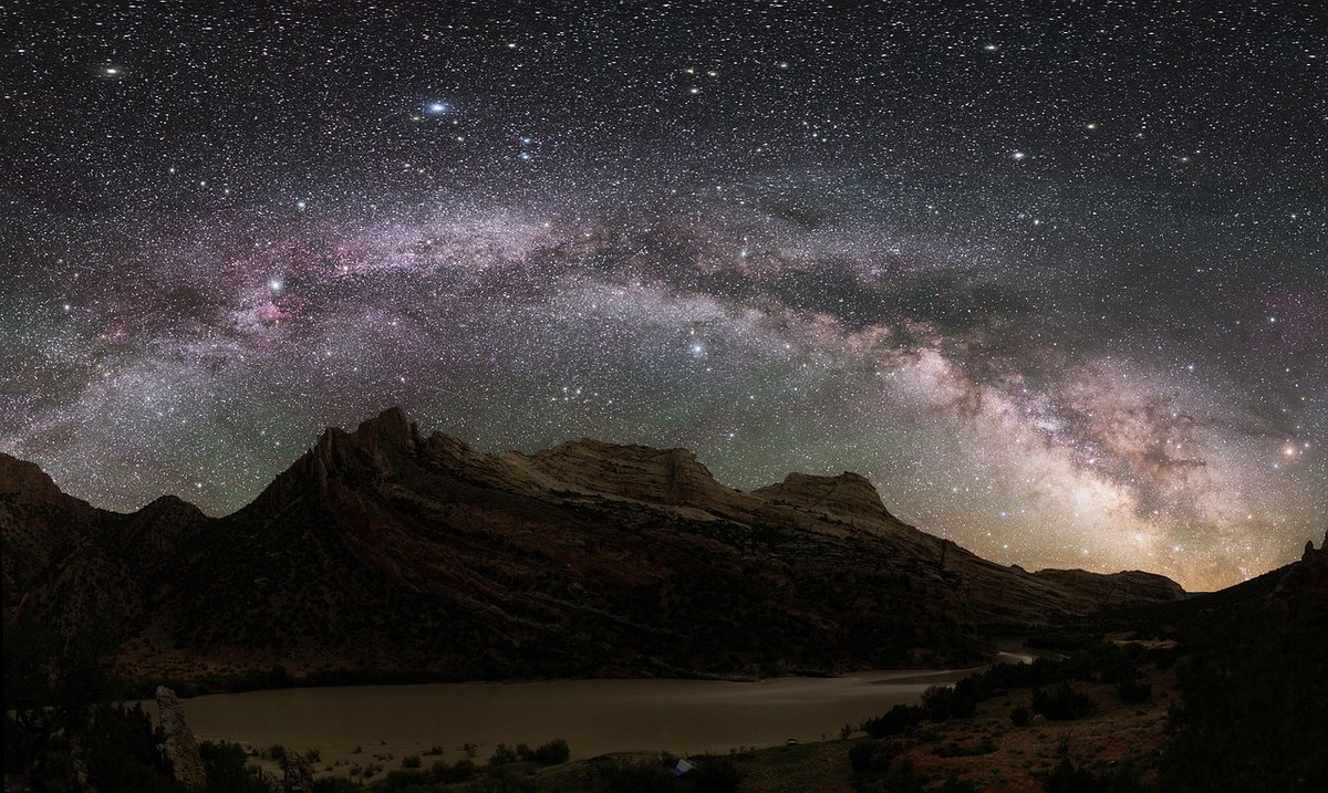 orangemauritius's tweet photo. I'm always in awe when looking at these types of photos of space...

source; https://t.co/k5sbeU9TIj https://t.co/O9US78K45u