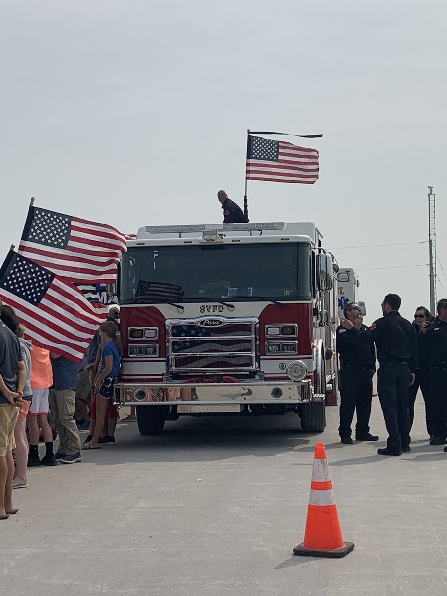 svfd911's tweet photo. On behalf of SVFD we offer our deepest condolences to Detective Herrera’s family and fellow officers. @Lincoln_Police https://t.co/Ib3LolG31g