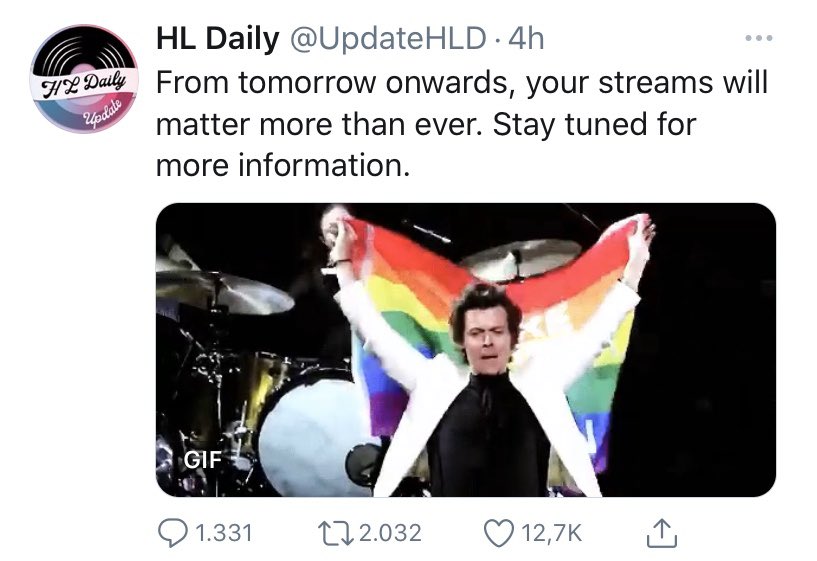 lousunharry's tweet image. Non voglio clownare ma secondo me sta arrivando quella famosa sorpresa che avrebbe dovuto fermare l’intera industria musicale di cui tanto parlava Ashe... 🤡
 #10YearsOfOneDirection