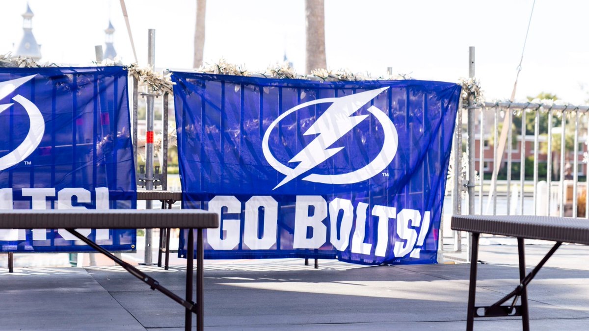 VisitTampaBay's tweet photo. Labor Day the Tampa Bay way. With playoff hockey!

#GoBolts  #BeTheDistantThunder https://t.co/SEcsmRNSmw