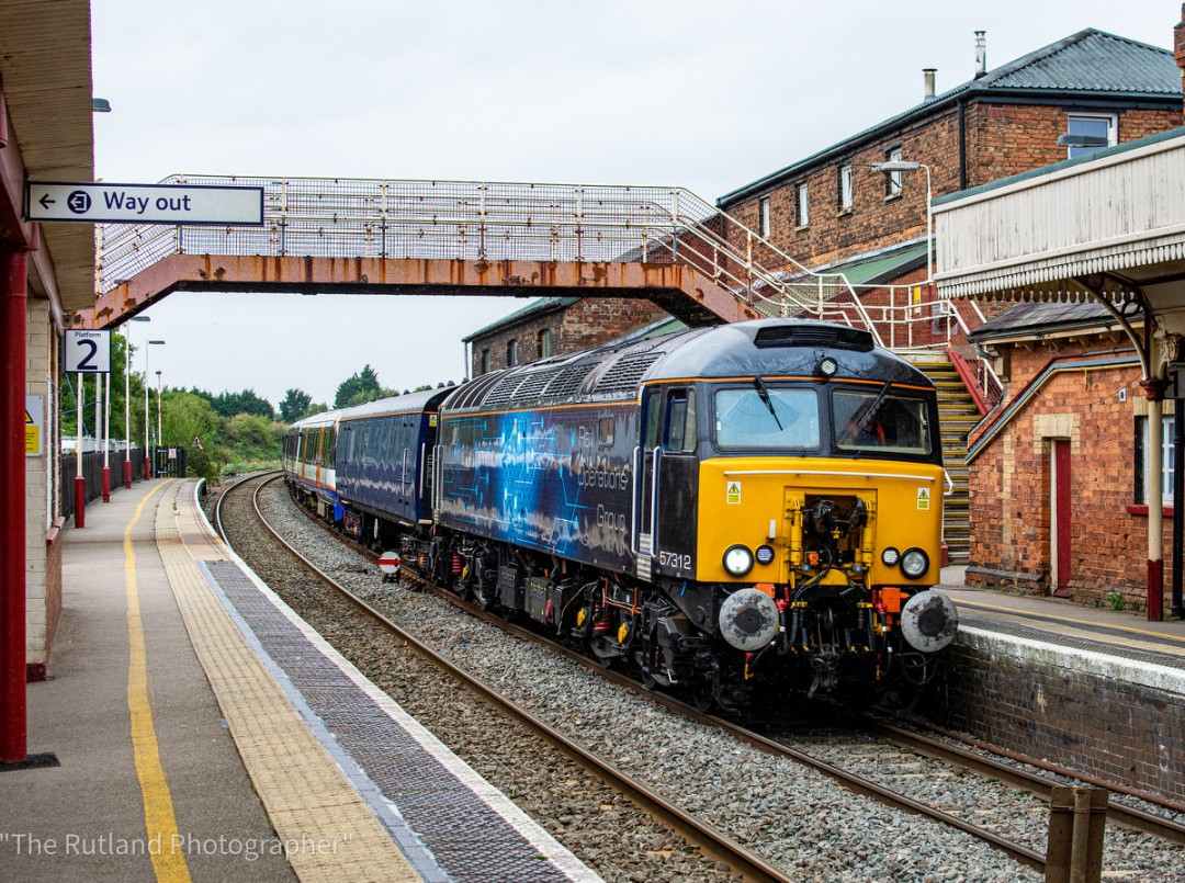 Another drab #Monday brightened by @RailOpsGroup and @LDNOverground @BombardierR_UK
With a unit move ex #OldDalby to #Willesden at #oakham #rutland #ukrailscene 
iain wright shared a photo with you from the Flickr app. Check it out:
flic.kr/p/2jEot6f