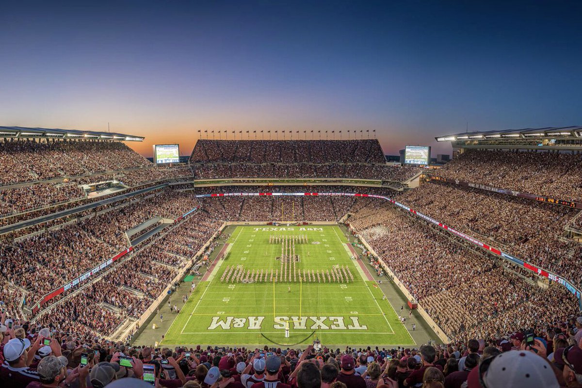Amazing Colleges tweet media