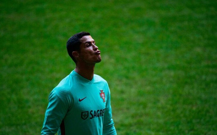Ismael_39's tweet photo. Cristiano Ronaldo entreno con la selección de Portugal 🇵🇹💪

Mañana vuelve el mejor jugador de la historia 🔥⚽ https://t.co/Xo3xv2Q4mE