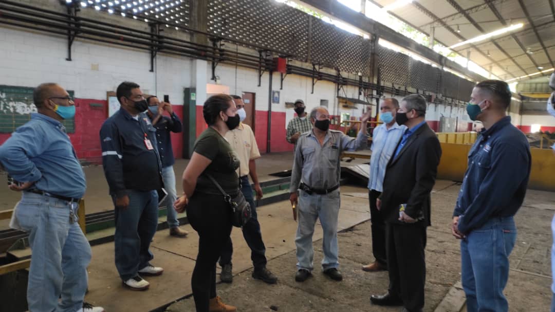 hernandbm's tweet photo. Recorrido por Planta Guarenas del @CsnPrensa a fin conversar con Gerencia y vocería de Trabajador@s unificando fuerzas para apoyar el plan de arranque de la planta, con una capacidad de laminar cabillas, angulos, pletinas, etc @Mtulio21 @TareckPSUV #FlexibilizaciónAmpliaYGeneral https://t.co/VZzSsaYk6Q