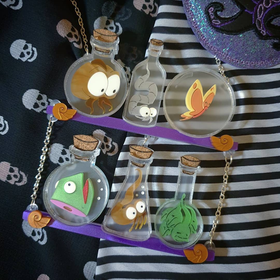 bobbinsinspired's tweet photo. It's almost spooky season, which means it is time for the villains to come out and play! A few of these 'Sea Witch's Pantry' necklaces are up for order. I love making these, but can only offer a couple up at a time as they take a while to put together. https://t.co/Y6p2gVYDxz https://t.co/S4QEqKPUmD