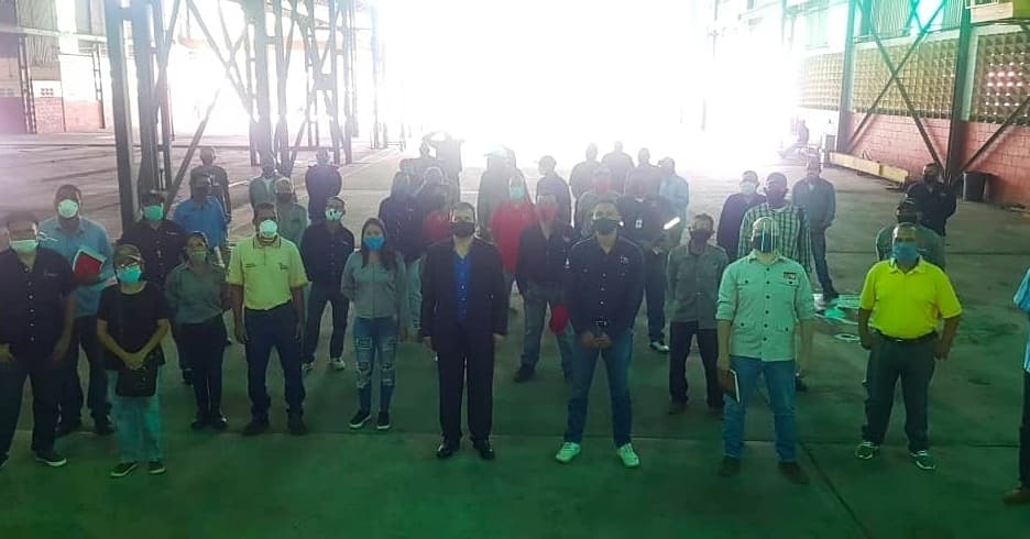 hernandbm's tweet photo. Recorrido por Planta Guarenas del @CsnPrensa a fin conversar con Gerencia y vocería de Trabajador@s unificando fuerzas para apoyar el plan de arranque de la planta, con una capacidad de laminar cabillas, angulos, pletinas, etc @Mtulio21 @TareckPSUV #FlexibilizaciónAmpliaYGeneral https://t.co/VZzSsaYk6Q