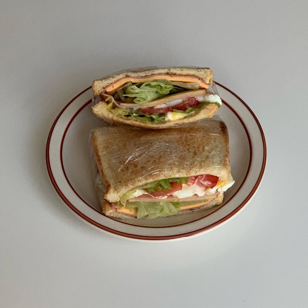 atlashoprp's tweet image. [𖤐] › Pedido: Sanduíche, batata frita e refrigerante 

  ↬ De: @skiesrd 
  ↬ Para: @lcifdr 

🪐 — ❝ Tá pago 😗🤙🏻 ❞