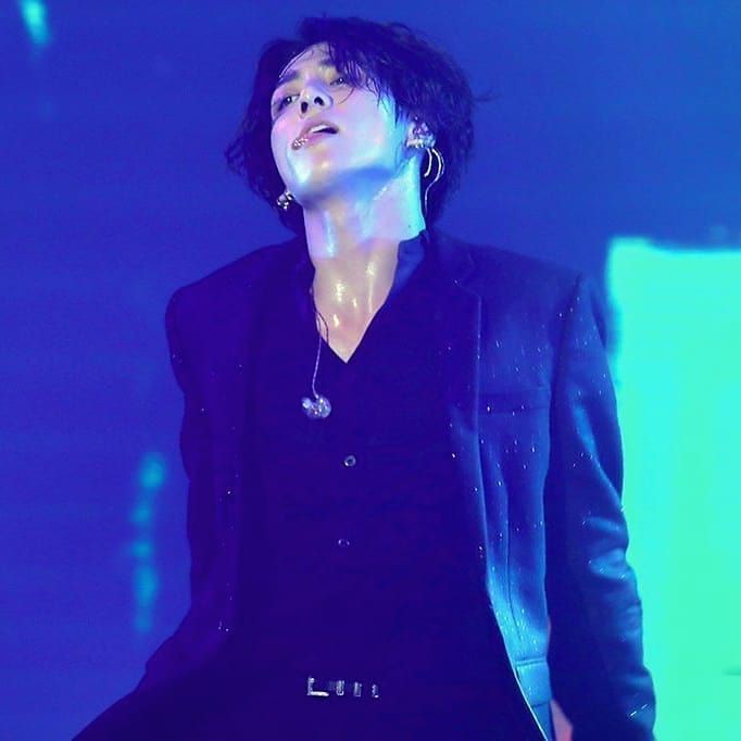 Jungkook's wet hair - a mouthwatering thread