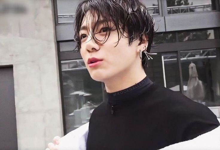 Jungkook's wet hair - a mouthwatering thread