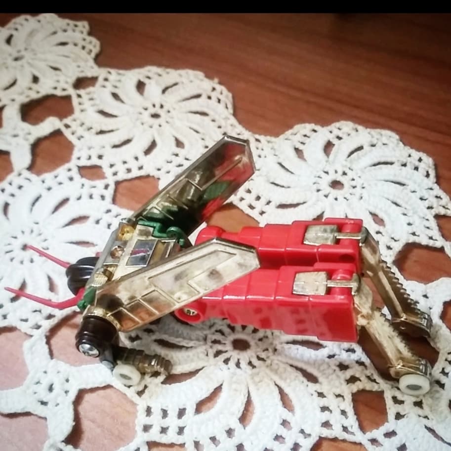 robertspadilla1's tweet photo. 2020 has forced G1 Kickback and his obscure 1986 Transistor Robots(Four Star 🇹🇼 Taiwan) version 2 Bootleg to become allies!✨😊😈 A high quality bizzarly retooled 80s KO!✨#bootlegtoys #transistorrobots #insecticons #80stoys #knockofftransformers https://t.co/bxIxfOOWQE