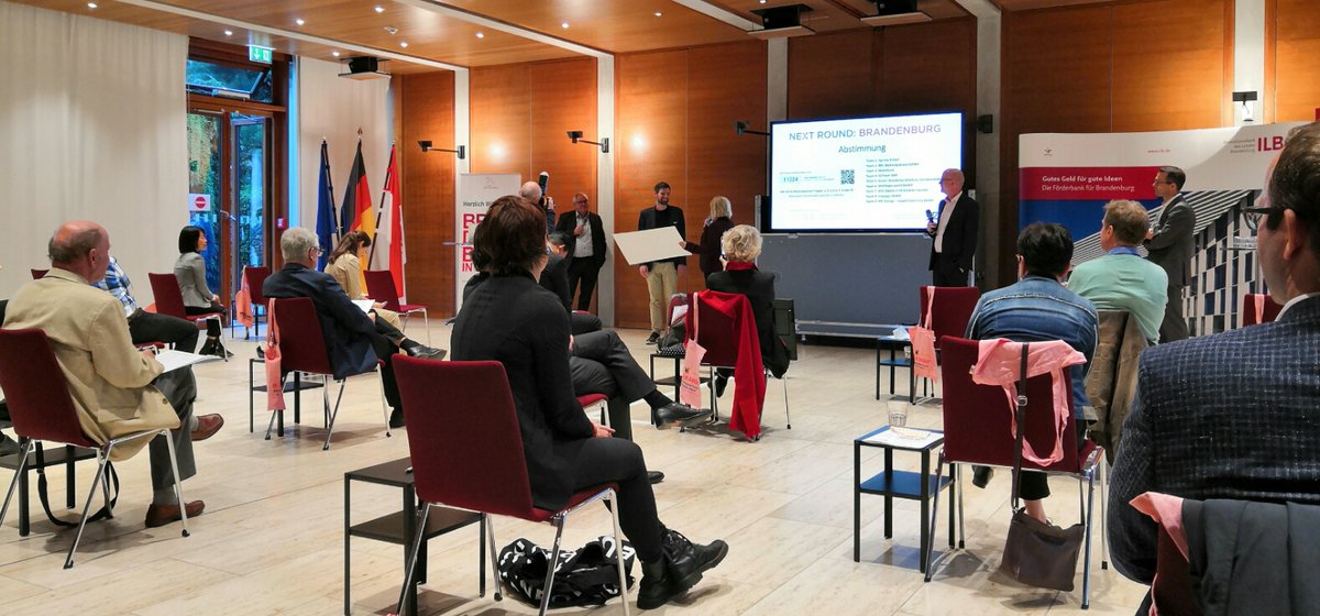 WFBBrandenburg's tweet photo. Neun fantastische Startups haben auf der #NEXTROUNDBRANDENBURG - dem Brandenburger Pitching Event - um die Gunst zahlreicher Investoren gepitcht. Wir gratulieren den Gewinnern #MEenergy, #SmartStreamingSolutions und #Marktkost! Herzlichen Dank an unseren Sponsor #DeutscheBank! https://t.co/PPuBSF2v9m