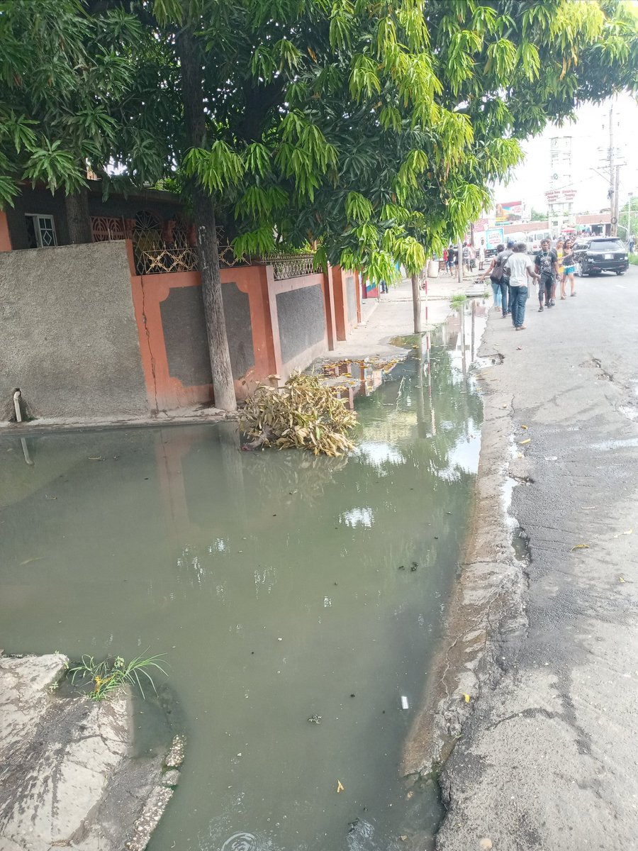 Chevybrownja's tweet photo. Election is history and nobody never have likkle style to clean drains in spanish town. https://t.co/KFpRjQqGqP