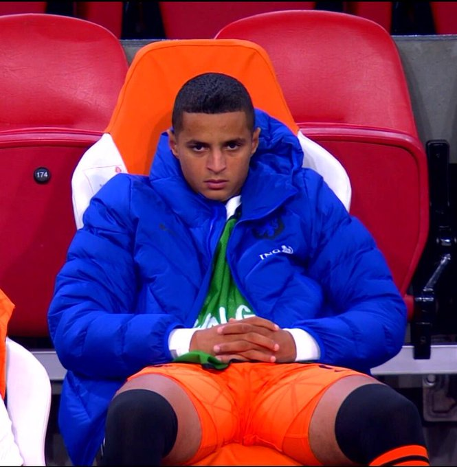 FootballOranje_'s tweet photo. Mohamed Ihattaren's expression summing up every Netherlands fan's feelings at Dwight Lodeweges tonight.

Baffling starting line-up, and no debut for Ihattaren. https://t.co/u1EzxOmQEn