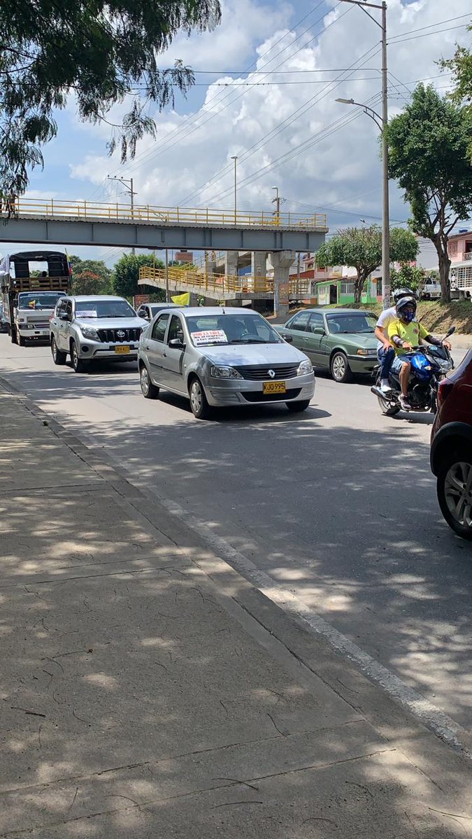 fecode's tweet photo. En Bucaramanga, también se movilizó la #Caravana7S 
En bicicletas, motos y vehículos, se unieron decenas de ciudadanos para apoyar la convocatoria de las centrales obreras y @fecode
Reporta @SindicatoSES https://t.co/VerdRaAXTg