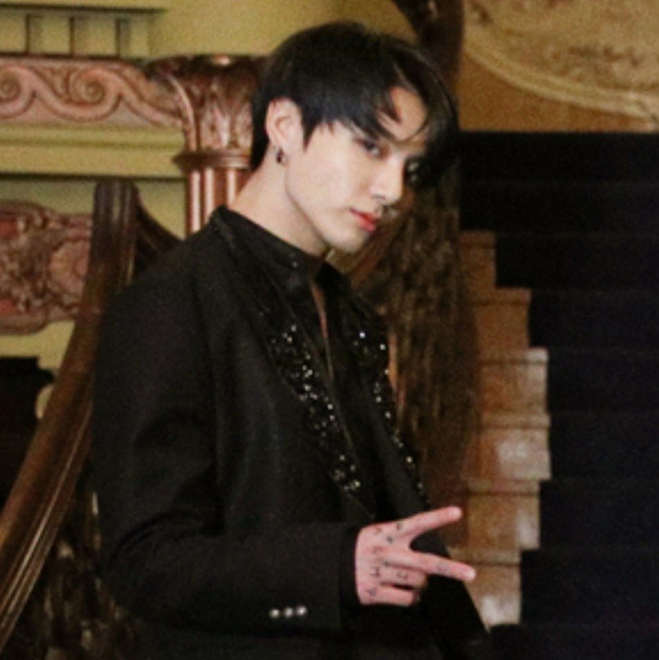 vampire jungkook in his mansion