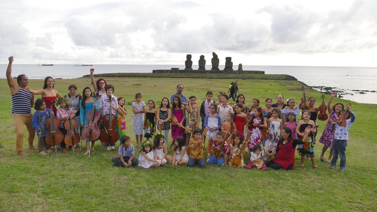 Únanse a nosotr@s apoyando el trabajo de #TokiRapaNui, organización que entrega educación musical a jóvenes de la isla, lucha por mantener su cultura viva y ser una comunidad 100% sustentable 
HASTA EL MARTES 08/sept. A las 19:00hrs en: crowdfunder.co.uk/toki