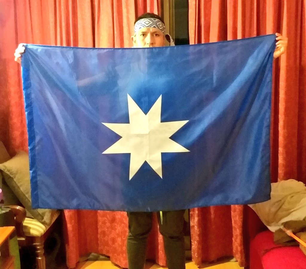 salvadorojeda's tweet photo. Marri Marri kom pu che:
Tengo disponibles banderas wüñelfe, el histórico diseño de emblema de nuestra nación mapuche.
Medidas 1mt x 1.5mt
Valor:5.000
Se realizan envíos a regiones y entregas en Stgo.
#resistencia #flag #autodeterminacion #scl #resitencia #mapuche #banderamapuche https://t.co/jJM3kR5VtL