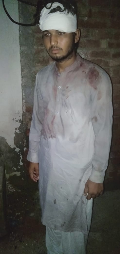 ammaralijan's tweet photo. Today at 1 am, Punjab police began lathi charge on protesting workers of Ibrahim Fibres. Hundreds injured and over 50 arrested.

Industrialists fire workers in middle of pandemic. When desperation forces them to protest, they are beaten up. This is reality of Pakistan today. https://t.co/JKBGJHqof9